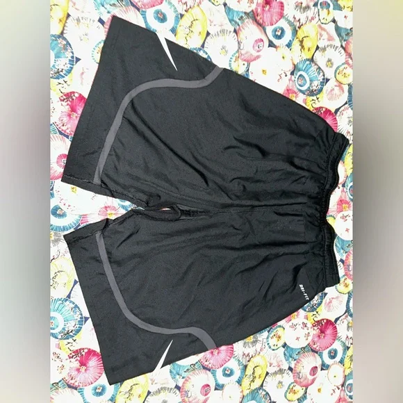 Nike Men’s Black Football Basketball Dri-Fit Athletic Workout Bottoms Shorts - Picture 2 of 7